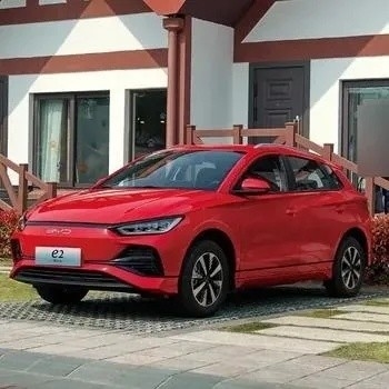 43.2kwh Capacità della batteria Auto elettrica con colori bianco grigio rosso blu e 405 Km di autonomia
