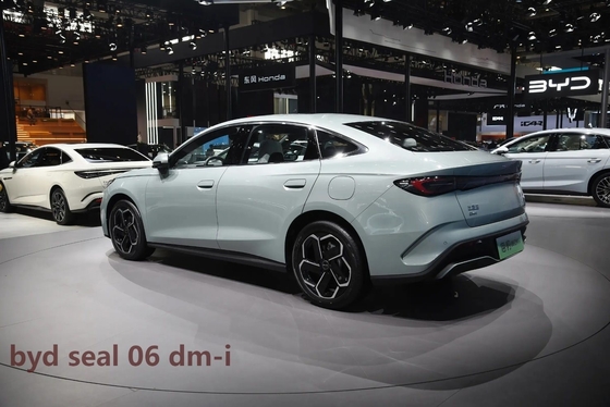 2000 km lunghezza d'azione Byd Seal Dm-I 1.5L Plug-in Sedan per adulti Corpo stile 4 porte 5 posti