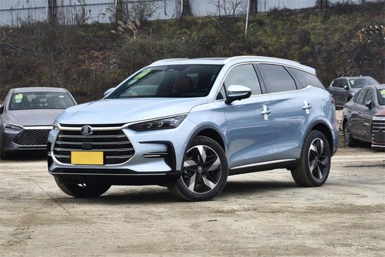 SUV a benzina Byd Tang 7 posti 635 km di autonomia