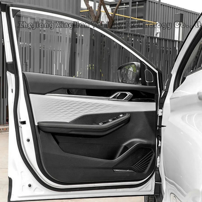 Geely Binyue Piccolo SUV a quattro ruote motrici Turbo Benzina elettrica pelle bianca LED con parti