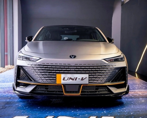 Cambiare un UNI-V 2.0 T 4 Wd Auto Gas Vehicle Gas Car EV Car a specifiche pneumatiche 330kw