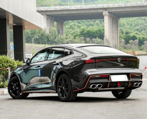 Chang prime un'auto a benzina con 245/45 R20 di potenza massima