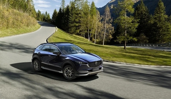 Black Electric Car Adulto Chang prima una Mazda 2021 Cx-30 EV 5 porte 5 posti SUV con SUV