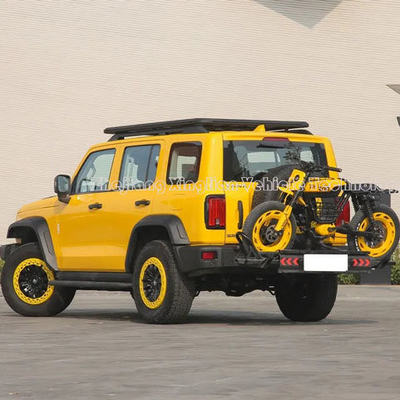 Great Wall Motor Tank 300 Challenger Auto a benzina con carrozzeria aperta e 5 posti a sedere