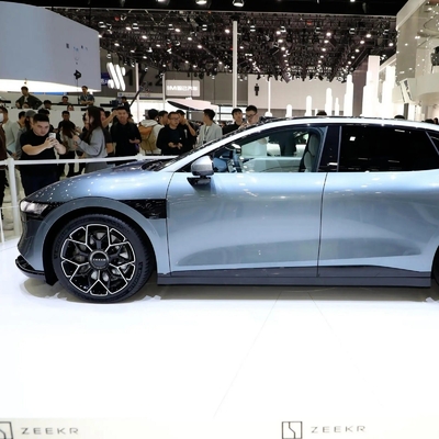 Volante sinistro Zeekr 007 Auto elettrica a quattro ruote ad alta velocità con guida online e autonomia di 870 km