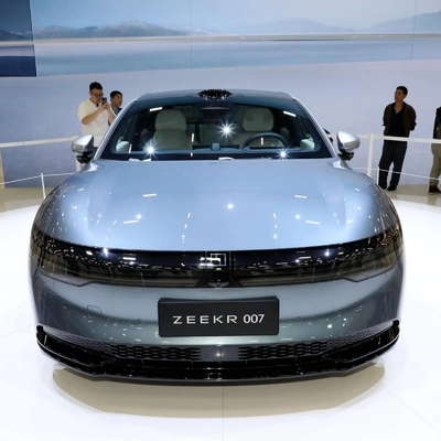 Volante sinistro Zeekr 007 Auto elettrica a quattro ruote ad alta velocità con guida online e autonomia di 870 km