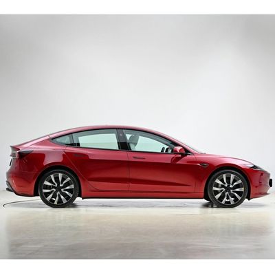 Tesla Model Y EV usata per gli appassionati di auto