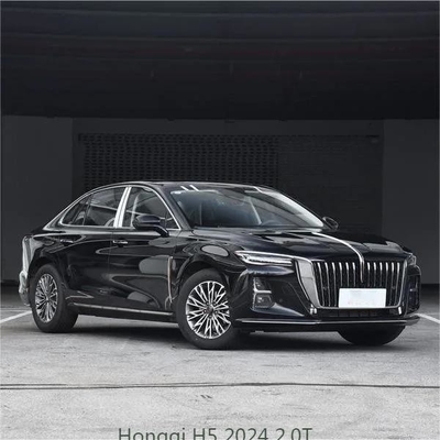 2024 Hongqi H5 2.0t SUV 224 HP Electric con volante multifunzione colori interni chiari e scuri