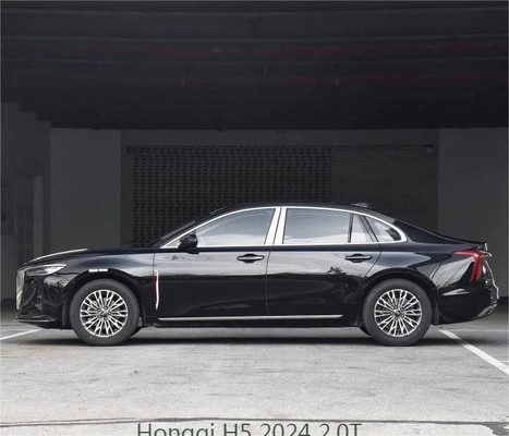 2024 Hongqi H5 2.0t SUV 224 HP Electric con volante multifunzione colori interni chiari e scuri