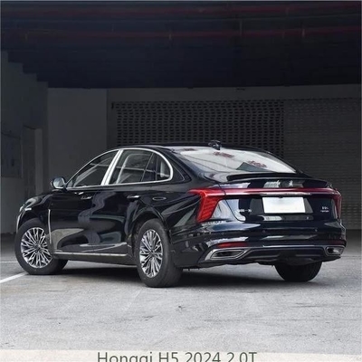 2024 Hongqi H5 2.0t SUV 224 HP Electric con volante multifunzione colori interni chiari e scuri