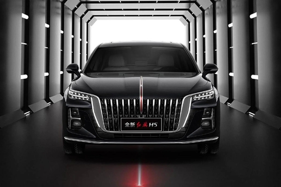 Auto di lusso Hongqi H5 più venduta con configurazione motore Ot 2.0L e cambio automatico