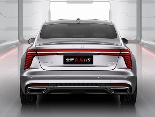 Auto a benzina cinese Hongqi H5 con 5 posti tipo carrozzeria chiusa volante sinistro