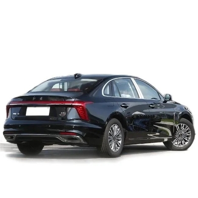 Hongqi H5 quattro porte cinque posti berlina con velocità massima 230 km / h e cambio automatico