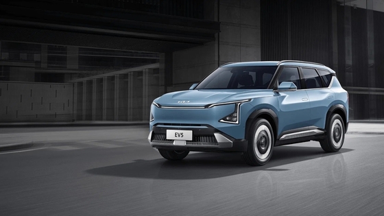 Sistema di frenatura elettromagnetico e caratteristiche all'avanguardia per auto elettrica KIA EV5 personalizzabili
