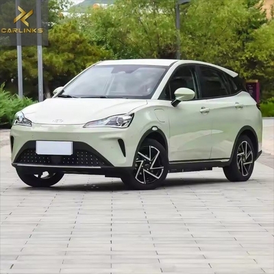 Long Range 318 km 401 km Neta Nezha Aya 2023 SUV con tipo di corpo chiuso e colori multipli