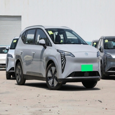 Aion Younger SUV BEV a 5 porte e 5 posti con autonomia di 430 km e batteria al litio ternario