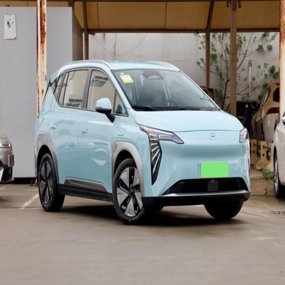 Aion Younger SUV BEV a 5 porte e 5 posti con autonomia di 430 km e batteria al litio ternario