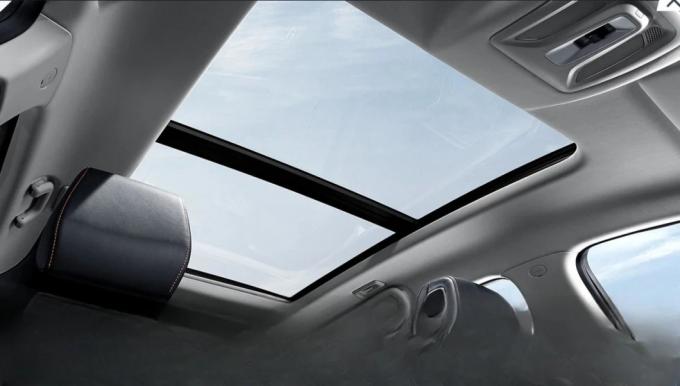 Hot Sale New Energy Chinese Auto New Chang′an Uni-V Intelligent Electric Idd 5 Seaters Electric Vehiles
