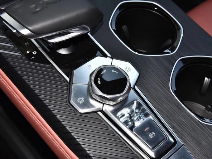 2022 Chang′an Uni-T Compact SUV1.5t 2.0t 7 Speed Dual Clutch Cheap Best-Selling New Gasoline Car